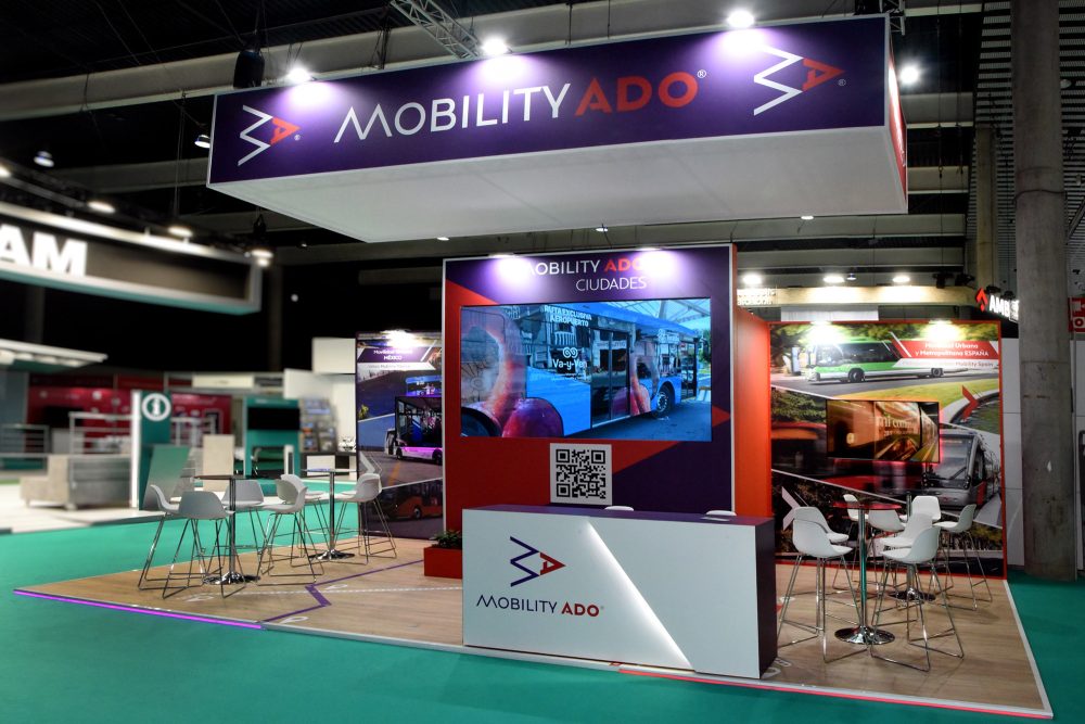 Construcción y montaje del stand de Mobility Ado en la feria UITP 2023 celebrada en Barcelona